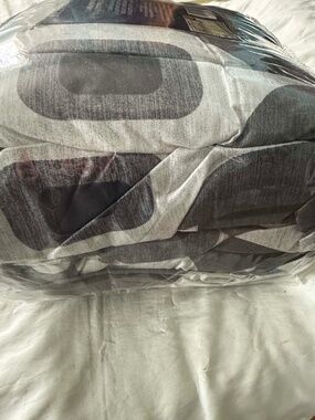COMFORTER, PLUSH, KING SIZE, BLACK & DARK GREY & BEIGE, BELLISIMO, IN ORIGINAL